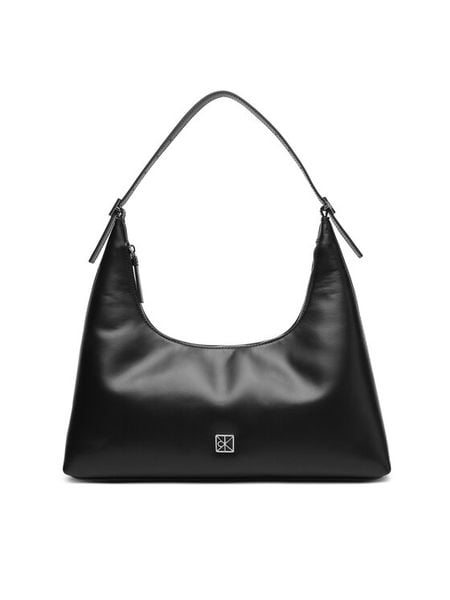 Calvin Klein Torebka Emblem Hw Lthr Shoulder Bag LV04F3262G Czarny. Czarne torebki klasyczne Calvin Klein, bez wzorów, ze skóry, bez dodatków. Za 549,99 zł.
