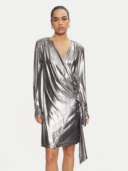 Karen by Simonsen Sukienka koktajlowa Regitze 10105117 Srebrny Slim Fit. Szare kombinezony Karen by Simonsen, m, bez wzorów, z syntetyku, wizytowe, bez kołnierzyka, bez ramiączek. Za 259,99 zł.