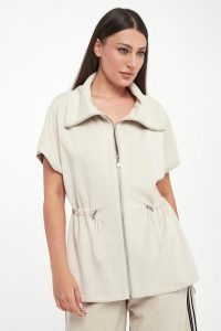 Bluza damska rozpinana JOSEPH RIBKOFF SPORT. Jeansy Joseph Ribkoff, bez wzorów. W wyprzedaży za 759,20 zł.
