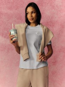 4F T-shirt relaxed z nadrukiem damski - niebieski XL. Niebieskie t-shirty 4f, xl, bez wzorów, z bawełny, bez kołnierzyka, bez ramiączek. Za 69,99 zł.