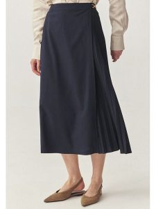 TATUUM Spódnica w kolorze granatowym rozmiar: 38. Niebieskie spódnice Tatuum, bez wzorów, midi. Za 201,55 zł.