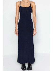 Trendyol Sukienka w kolorze granatowym rozmiar: S. Niebieskie sukienki Trendyol, s, bez wzorów, bez kołnierzyka, bez ramiączek, maxi. Za 63,45 zł.