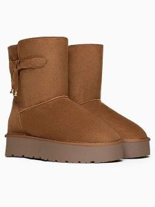 Blackfield Botki zimowe "Opinaca" w kolorze jasnobrązowym rozmiar: 37. Brązowe botki Blackfield, na zimę, bez wzorów, bez obcasa, na platformie, bez zapięcia. Za 183,59 zł.