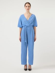 YAS Kombinezon w kolorze błękitnym rozmiar: 34. Niebieskie kombinezony YAS, bez wzorów, z tkaniny, bez kołnierzyka, bez ramiączek. Za 91,99 zł.