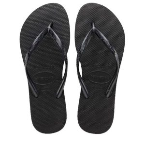 Klapki Havaianas Model 4000030 Kolor Czarny. Czarne klapki Havaianas, bez wzorów, z gumy, bez obcasa. Za 72,00 zł.
