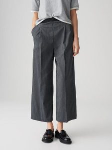 OPUS Spodnie w kolorze antracytowym rozmiar: 38. Czarne spodnie z wysokim stanem Opus, bez wzorów, z materiału, z podwyższonym stanem. Za 165,99 zł.