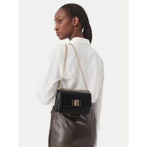 Torebka Furla. Czarne kuferki Furla, bez wzorów, bez dodatków. Za 1 559,00 zł.