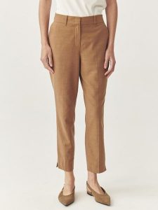 TATUUM Spodnie w kolorze jasnobrązowym rozmiar: 40. Brązowe spodnie z wysokim stanem Tatuum, bez wzorów, z materiału, z podwyższonym stanem. Za 196,24 zł.
