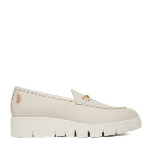 Półbuty U.S. Polo Assn. Białe czółenka U.S. Polo Assn., bez wzorów, bez obcasa, na koturnie, bez zapięcia. Za 369,99 zł.