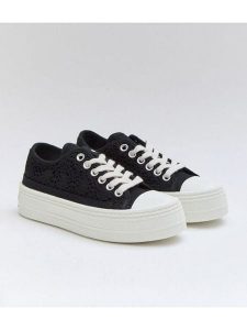 Bellucci Sneakersy w kolorze czarnym rozmiar: 40. Czarne trampki Bellucci, bez wzorów, bez zapięcia. Za 100,99 zł.