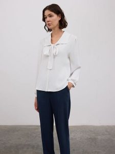 BGN Bluzka w kolorze białym rozmiar: 38. Białe bluzki BGN, bez wzorów, bez kołnierzyka, bez ramiączek. Za 144,92 zł.