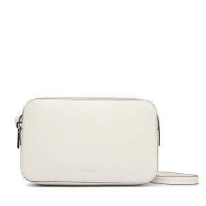 Torebka Calvin Klein. Białe listonoszki Calvin Klein, bez wzorów, bez dodatków. Za 409,99 zł.