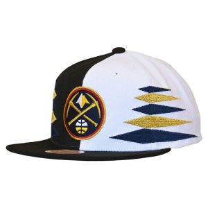 Czapka z daszkiem Mitchell & Ness NBA Diamond Cut Denver- HHSS1093-DNUYYPPPBKWH. Białe czapki MITCHELL & NESS, bez wzorów, sportowe. Za 89,00 zł.