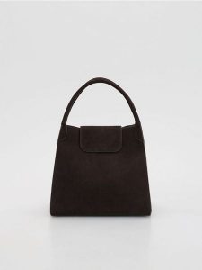 Zamszowa torebka shopper z saszetką - ciemnobrązowy. Brązowe nerki i saszetki Reserved, bez wzorów, z zamszu. Za 499,99 zł.