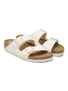 Birkenstock Klapki "Arizona BF" w kolorze kremowym rozmiar: 42. Brązowe klapki Birkenstock, bez wzorów, z otwartym noskiem, bez obcasa. Za 227,85 zł.