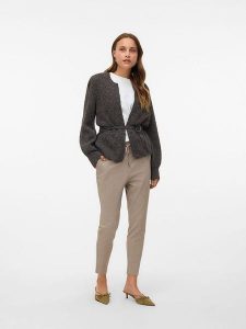 Vero Moda Spodnie dresowe w kolorze szarobrązowym rozmiar: M/L32. Brązowe spodnie dresowe Vero Moda, l, bez wzorów, z dresówki. Za 109,78 zł.