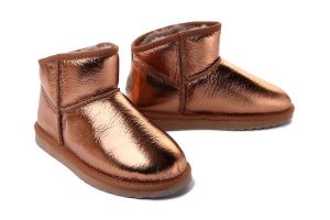 EMU AUSTRALIA W12922 Aarons Glossy gold bronze, botki damskie. Żółte botki EMU Australia, na zimę, bez wzorów, ze skóry, bez obcasa, bez zapięcia. Za 583,92 zł.