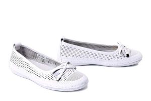 ARTIKER RELAKS 58C0783 white, baleriny damskie. Białe balerinki Artiker Relaks, bez wzorów, ze skóry, bez obcasa, bez zapięcia. Za 148,67 zł.