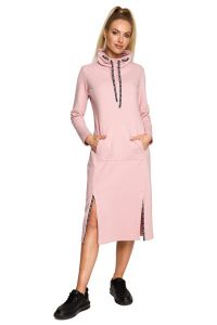 Sukienka sportowa z dzianiny bawełnianej z kołnierzem różowa. Czerwone sukienki Sukienki.shop, na co dzień, l, bez wzorów, z bawełny, sportowe, bez kołnierzyka, bez ramiączek, sportowe. Za 219,00 zł.