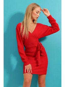 Trend Alacati Sukienka w kolorze czerwonym rozmiar: L. Czerwone sukienki Trend Alacati, l, bez wzorów, z tkaniny, bez kołnierzyka, bez ramiączek, midi. Za 56,93 zł.