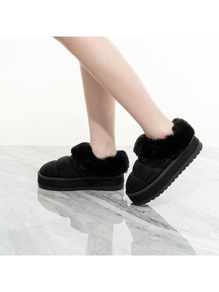 C'M Kapcie w kolorze czarnym rozmiar: 39. Czarne kapcie C'M, bez wzorów, z materiału. Za 126,45 zł.