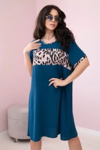 Sukienka z motywem panterki morska. Zielone sukienki Włoski, na imprezę, l, bez wzorów, z elastanu, eleganckie, bez kołnierzyka, bez ramiączek, oversize. Za 104,56 zł.