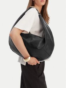 GINO ROSSI Torebka EO-LDA8806 Czarny. Czarne torebki klasyczne Gino Rossi, bez wzorów, z materiału, bez dodatków. Za 279,99 zł.