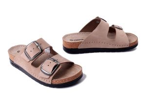 DR. BRINKMANN 700741-08 beige, klapki damskie. Brązowe klapki Dr. Brinkmann, bez wzorów, ze skóry, bez obcasa. Za 211,92 zł.