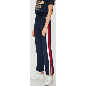 Tommy Jeans - Spodnie. Spodnie z wysokim stanem marki Tommy Jeans. W wyprzedaży za 269,90 zł.