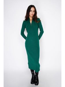 ASSUILI Kaszmirowa sukienka dzianinowa w kolorze ciemnozielonym rozmiar: 38. Zielone sukienki Assuili, bez wzorów, z dzianiny, klasyczne, bez kołnierzyka, bez ramiączek, maxi. Za 148,61 zł.