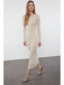 Trendyol Sukienka w kolorze kremowym rozmiar: L. Brązowe sukienki Trendyol, l, bez wzorów, bez kołnierzyka, bez ramiączek, maxi. Za 86,99 zł.