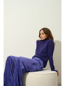 AUTHENTIC CASHMERE Kaszmirowy golf "Bise" w kolorze fioletowym rozmiar: S. Różowe golfy AUTHENTIC CASHMERE, bez wzorów, z kaszmiru. Za 250,94 zł.