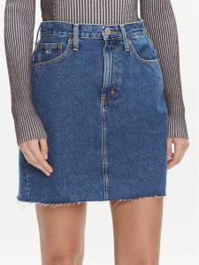 Tommy Jeans Spódnica jeansowa DW0DW17285 Niebieski Slim Fit. Niebieskie kombinezony Tommy Jeans, bez wzorów, z bawełny. Za 199,99 zł.