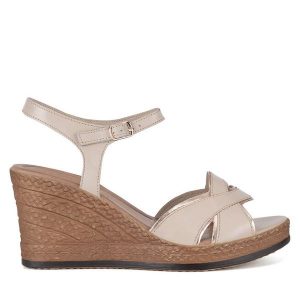 Sandały Lasocki. Brązowe sandały Lasocki, bez wzorów, bez obcasa, na koturnie, bez zapięcia. Za 179,99 zł.