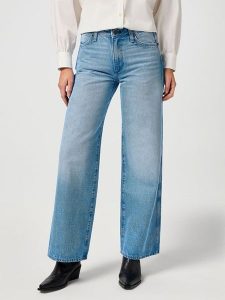 Wrangler Dżinsy - Loose fit - w kolorze błękitnym rozmiar: W28/L34. Niebieskie jeansy Wrangler, z aplikacjami. Za 159,95 zł.