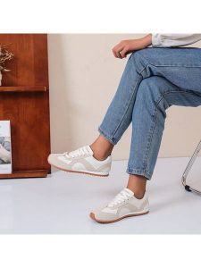 Lov'it Sneakersy w kolorze beżowym rozmiar: 37. Brązowe trampki Lov'it, bez wzorów, bez zapięcia. Za 104,99 zł.