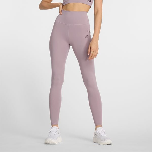 Legginsy damskie New Balance WP41127ICW – różowe. Czerwone legginsy New Balance, bez wzorów, z materiału, z podwyższonym stanem. Za 129,99 zł.