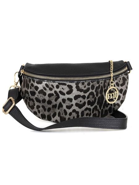 Mia Tomazzi Skórzana saszetka "Perugino" w kolorze czarnym - 23 x 13 x 2 cm rozmiar: onesize. Czarne nerki i saszetki Mia Tomazzi, bez wzorów, z materiału. Za 165,71 zł.