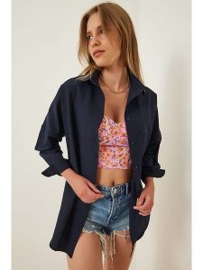 Happiness Istanbul Koszula w kolorze granatowym rozmiar: 40. Niebieskie koszule Happiness Istanbul, bez wzorów, bez kołnierzyka, bez ramiączek. Za 66,00 zł.