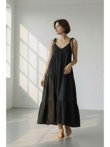 ASSUILI Lniana sukienka w kolorze czarnym rozmiar: 40. Czarne sukienki Assuili, bez wzorów, ze lnu, bez kołnierzyka, bez ramiączek, maxi, rozkloszowane. Za 130,99 zł.