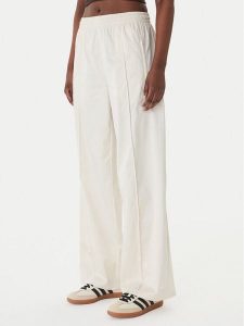 Adidas Spodnie dresowe Pearl Firebird KE3393 Écru Loose Fit. Spodnie dresowe ADIDAS, l, bez wzorów, z dresówki. Za 349,99 zł.