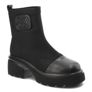 Czarne Botki Artiker Eleganckie Obuwie Damskie. Czarne botki ARTIKER, bez wzorów, z nubiku, bez obcasa, bez zapięcia. Za 237,99 zł.