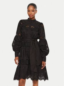 Bruuns Bazaar Sukienka codzienna Chanella BBW4159 Czarny Loose Fit. Czarne sukienki Bruuns Bazaar, na co dzień, bez wzorów, z syntetyku, bez kołnierzyka, bez ramiączek, proste. Za 689,99 zł.