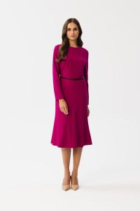 Śliwkowa Midi Sukienka Trapezowa z Przeszyciami. Czarne sukienki MOE, l, bez wzorów, z elastanu, bez kołnierzyka, bez ramiączek, midi, trapezowe. Za 316,90 zł.