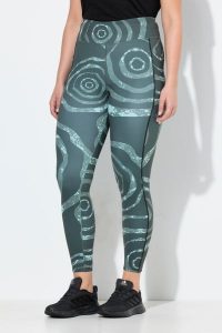 Damskie Legginsy sportowe szybkoschnące kieszenie z recyklingu. Zielone legginsy Ulla Popken, bez wzorów, z elastanu, z podwyższonym stanem. Za 239,99 zł.