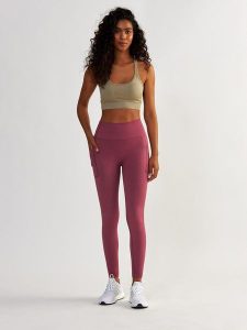 Legginsy fitness damskie Beshaped Lift Me Up z kieszeniami. Czerwone legginsy BESHAPED, bez wzorów, z dzianiny, z podwyższonym stanem, długie. Za 159,20 zł.