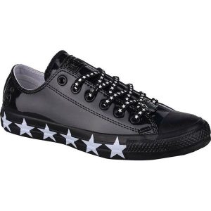 Buty Converse Chuck Taylor All Star Miley Cyrus 563720C czarne. Czarne trampki bez wzorów, z gumy, bez zapięcia. Za 294,77 zł.