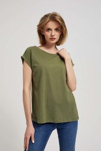 Bawełniany t-shirt oliwkowy. Zielone t-shirty MOODO, xs, bez wzorów, z bawełny, bez kołnierzyka, bez ramiączek. W wyprzedaży za 17,49 zł.