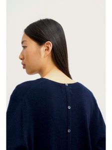 AUTHENTIC CASHMERE Kaszmirowy sweter "Estaris" w kolorze granatowym rozmiar: XL. Niebieskie swetry oversize AUTHENTIC CASHMERE, xl, bez wzorów, z kaszmiru, bez ramiączek. Za 369,99 zł.