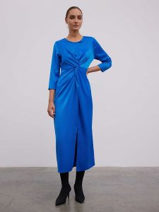 BGN Sukienka w kolorze niebieskim rozmiar: 38. Niebieskie sukienki BGN, na co dzień, bez wzorów, bez kołnierzyka, bez ramiączek, maxi, proste. Za 161,73 zł.